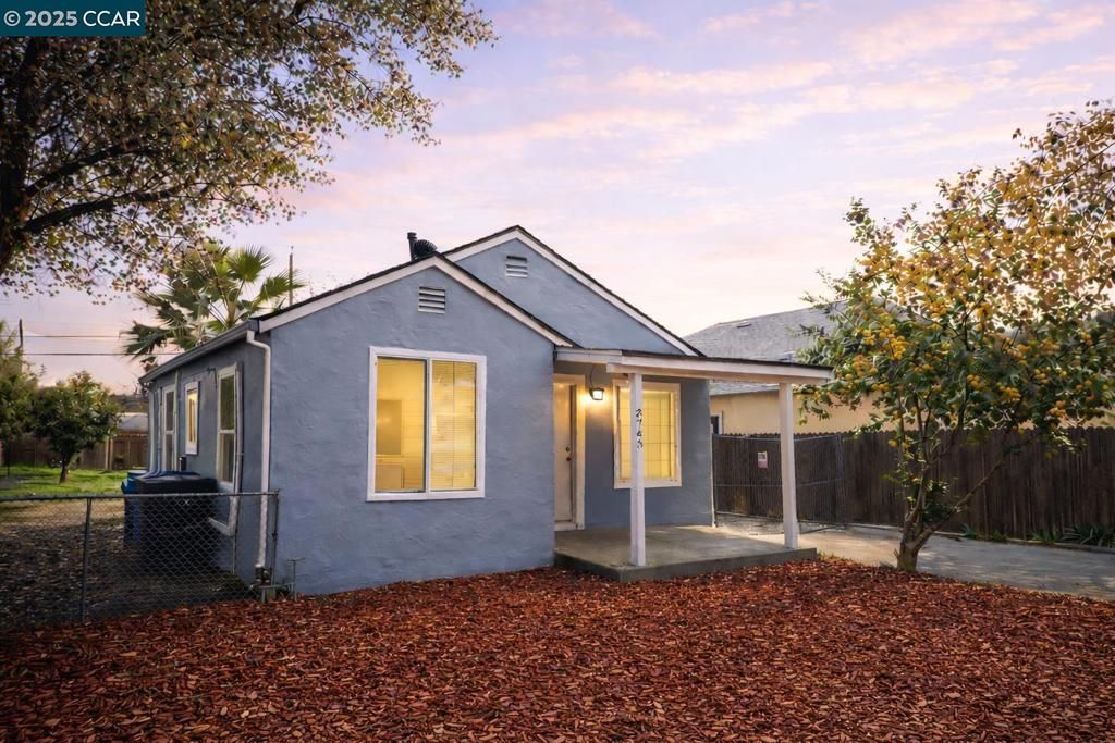 Photo of 3743 23Rd Ave Ave, Sacramento, CA 95820 (MLS # 41119496)