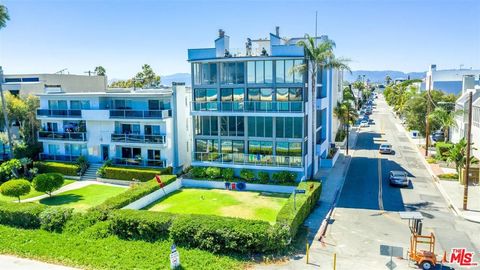 Photo of 5515 Pacific Avenue #1, Marina Del Rey, CA 90292 (MLS # 25624511)