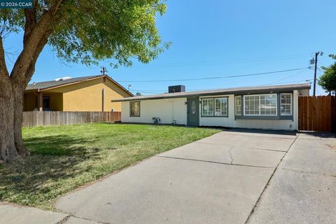 Photo of 618 Virginia Dr DR, Rio Vista, CA 94571 (MLS # 41133722)