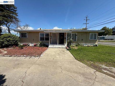 Photo of 857 Longwood Ave AVE, Hayward, CA 94541 (MLS # 41134403)