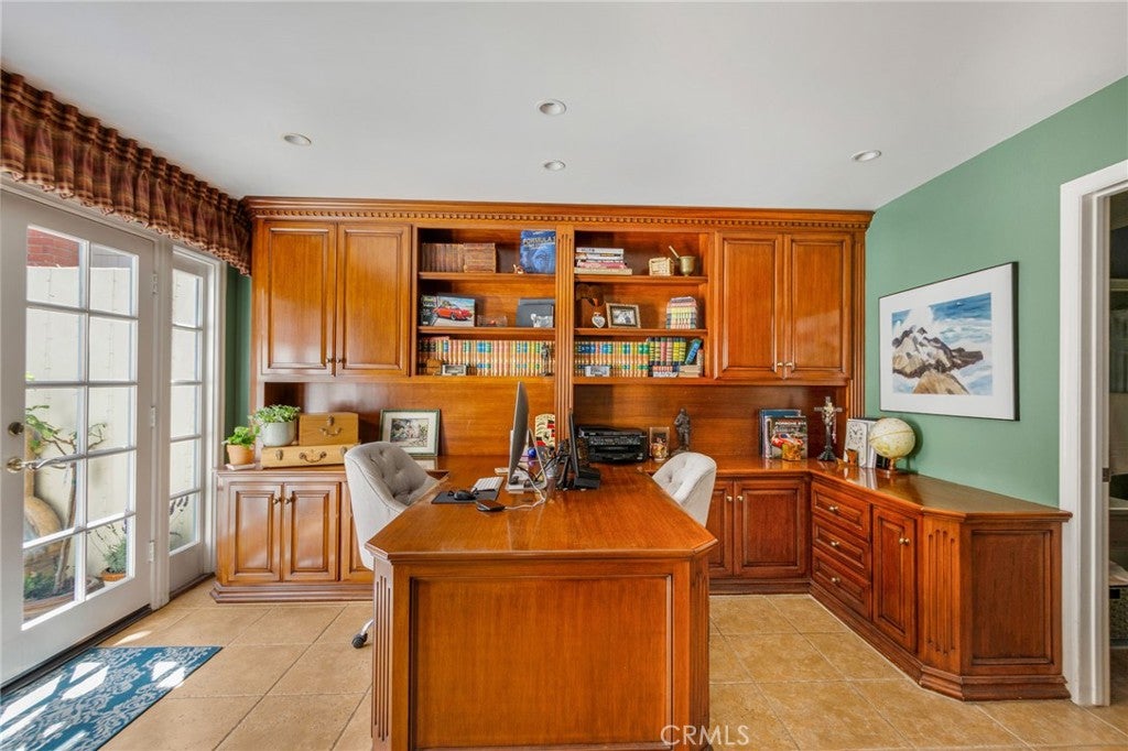 19381 Woodlands Dr, Huntington Beach CA 92648 - Photo 20