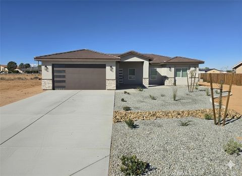 Photo of 12358 Sioux Court, Apple Valley, CA 92308 (MLS # HD25241640)