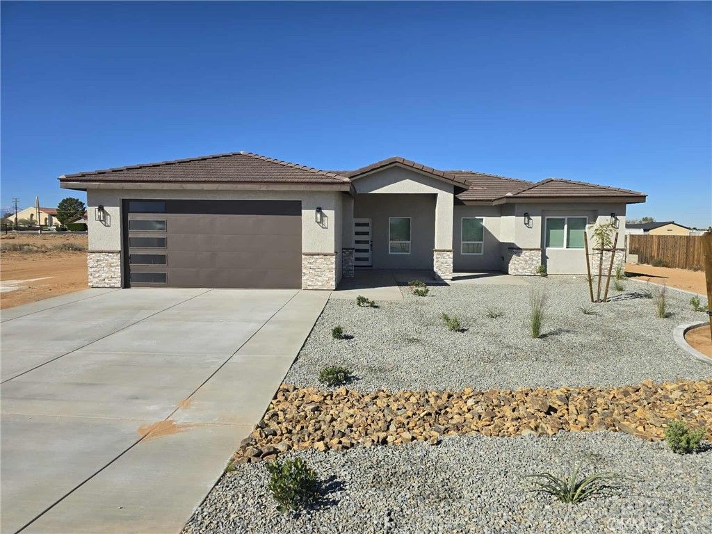 Photo of 12358 Sioux Court, Apple Valley, CA 92308 (MLS # HD25241640)