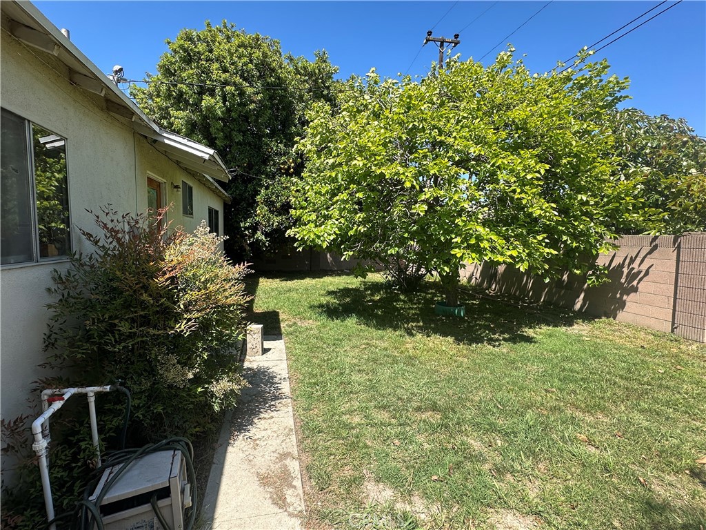 15472 La Salle Lane