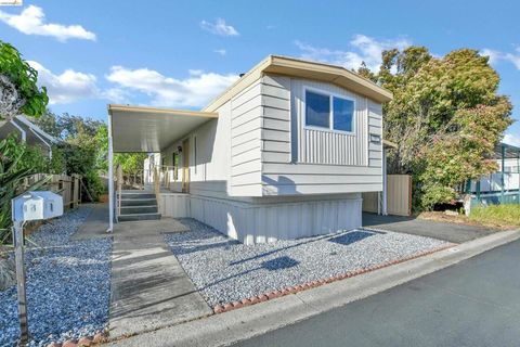 Photo of 14 Del Rio, Pittsburg, CA 94565 (MLS # 41129111)