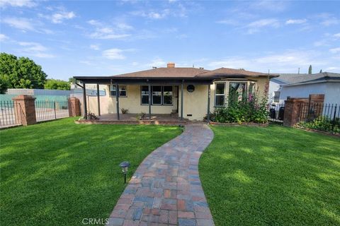 Photo of 532 N Reese Pl, Burbank, CA 91506 (MLS # BB26081561)