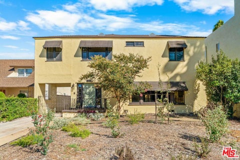 Photo of 1838 S Victoria Avenue, Los Angeles, CA 90019 (MLS # 26974199)