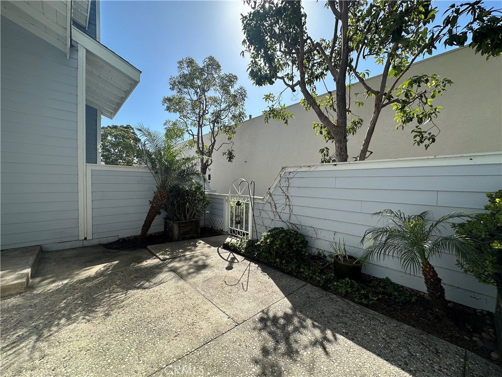 Photo of 19135 Beachcrest Ln, Huntington Beach, CA 92646 (MLS # OC26055064)