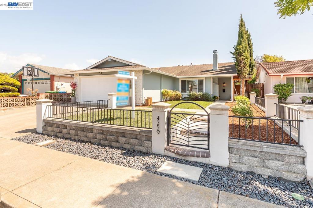 4339 Queensboro Way