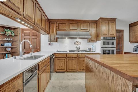 Photo of 3622 Delancey Ln Ln, Concord, CA 94519 (MLS # 41123100)