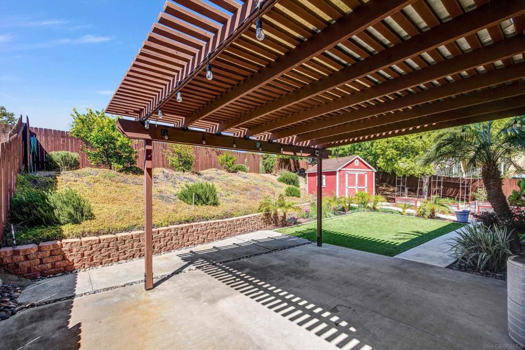 2104 N Mammoth PL, Escondido CA 92029