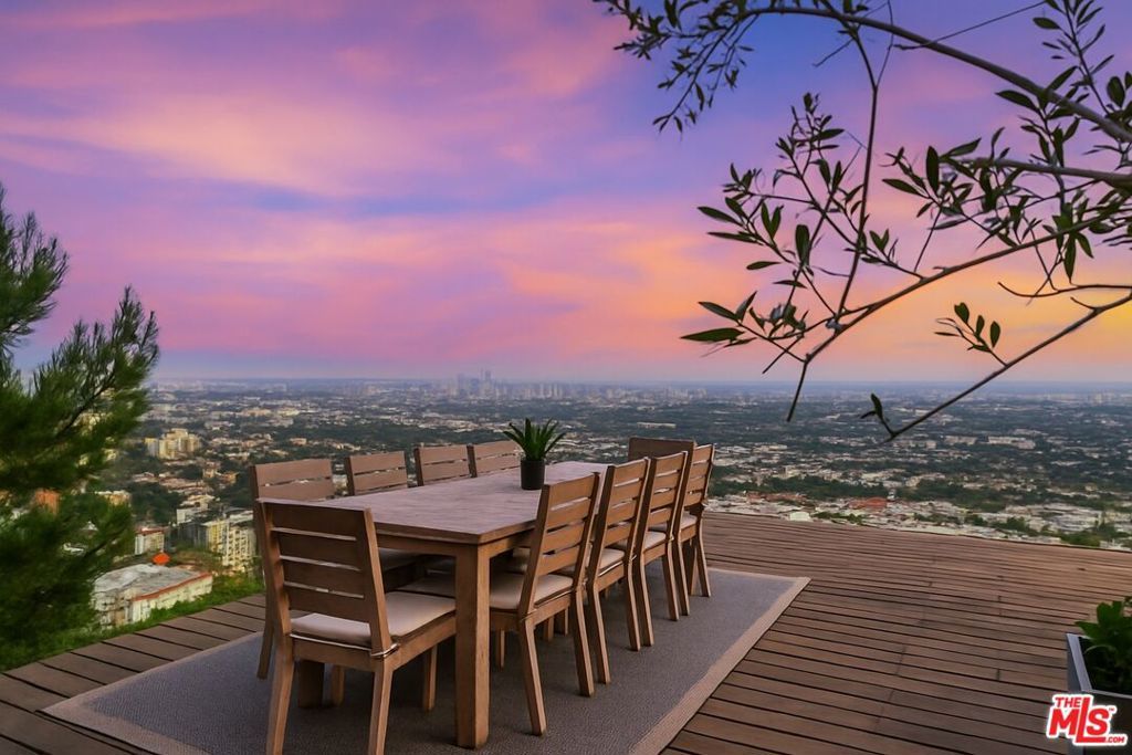 Photo of 8404 Franklin Avenue, Los Angeles, CA 90069 (MLS # 25525147)