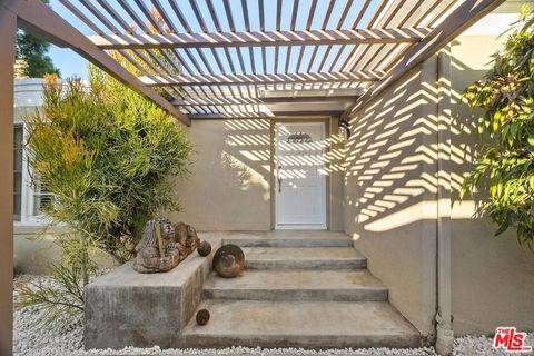 Photo of 920 Carrillo Drive, Los Angeles, CA 90048 (MLS # 26632543)
