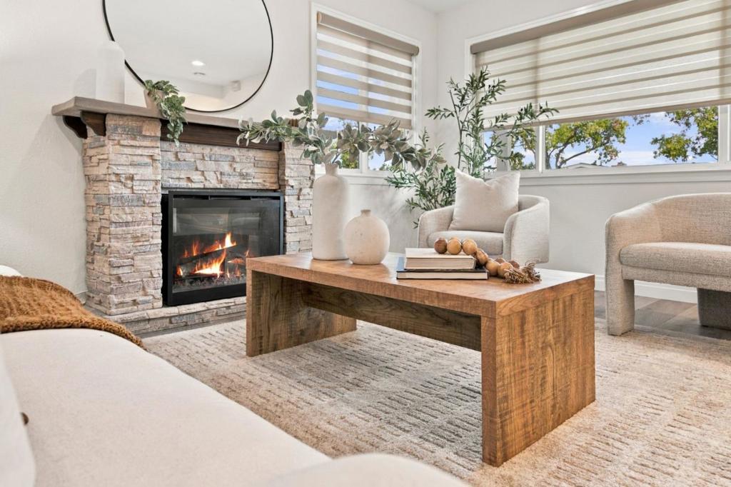 3321 Pepper Tree Lane