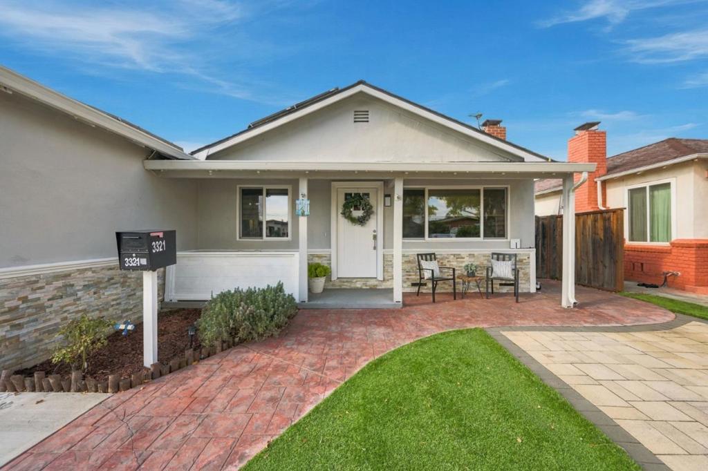 3321 Pepper Tree Lane