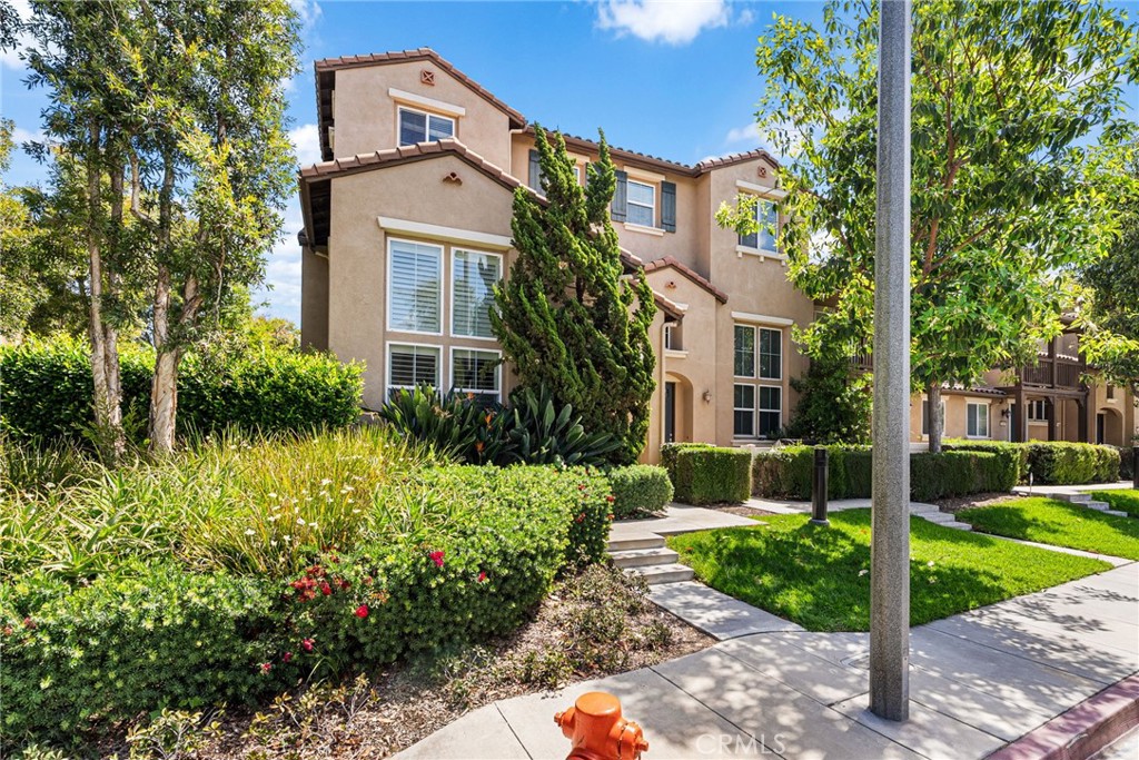 3053 N Torrey Pine Lane