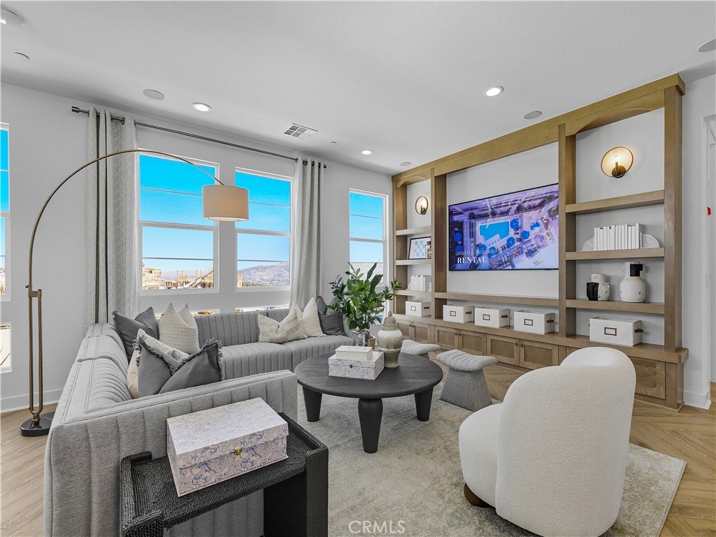 2378 Liv Way