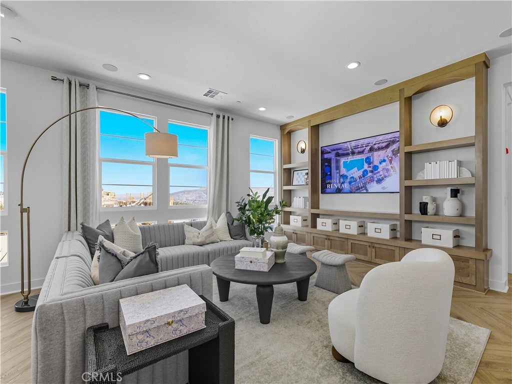 2378 Liv Way