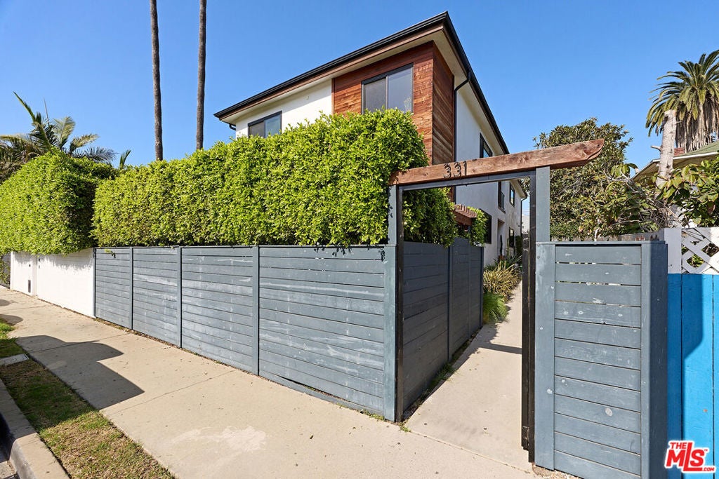 331 Brooks Ave 4