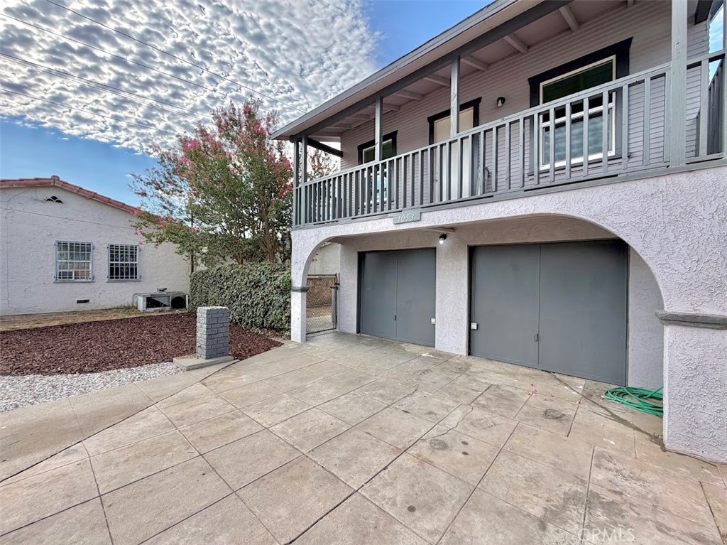 1053 W 15th