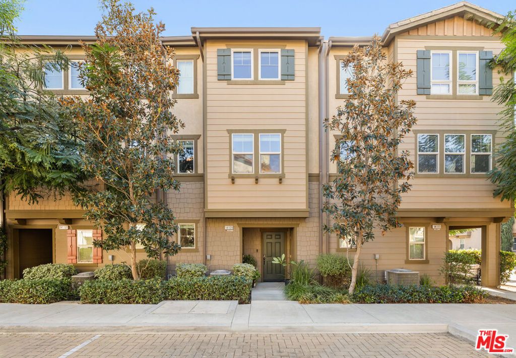 Photo of 14109 W Birch Lane, Van Nuys, CA 91405 (MLS # 25630219)