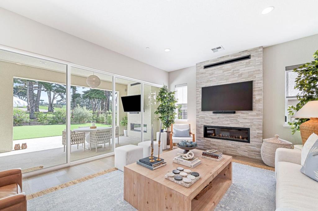 1814 Links Drive