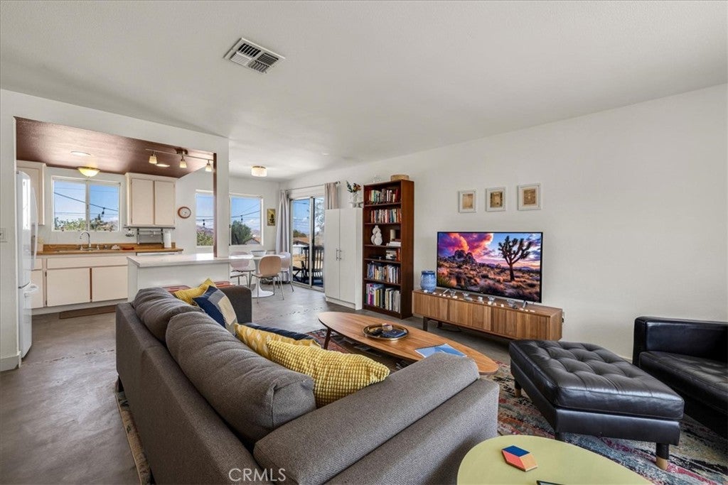 60324 La Mirada Trail