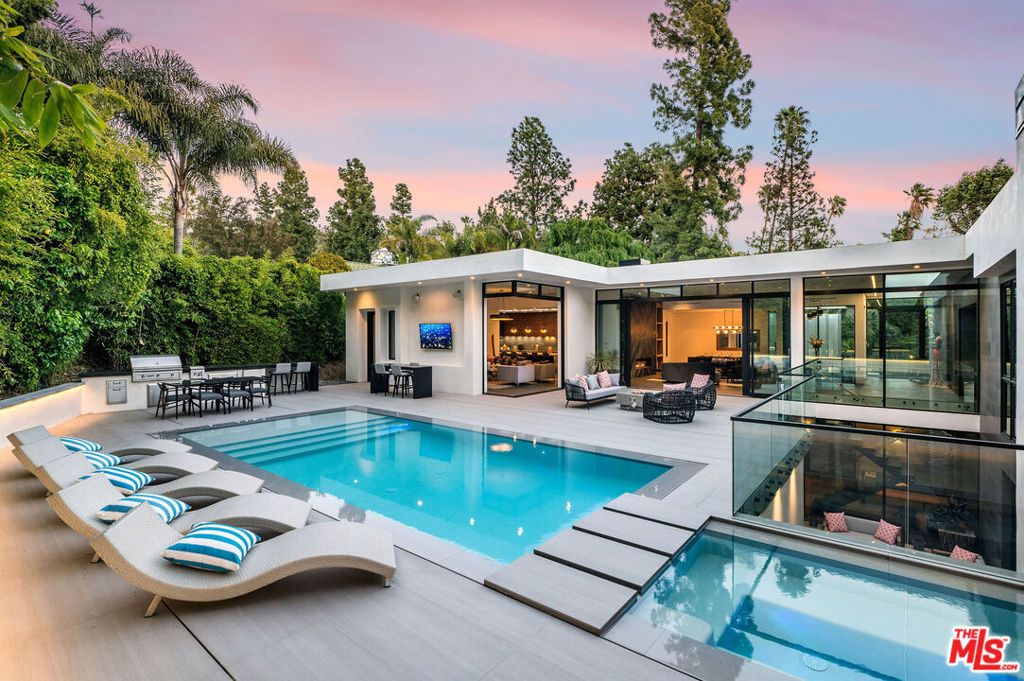Photo of 1049 Loma Vista Drive, Beverly Hills, CA 90210 (MLS # 26828869)