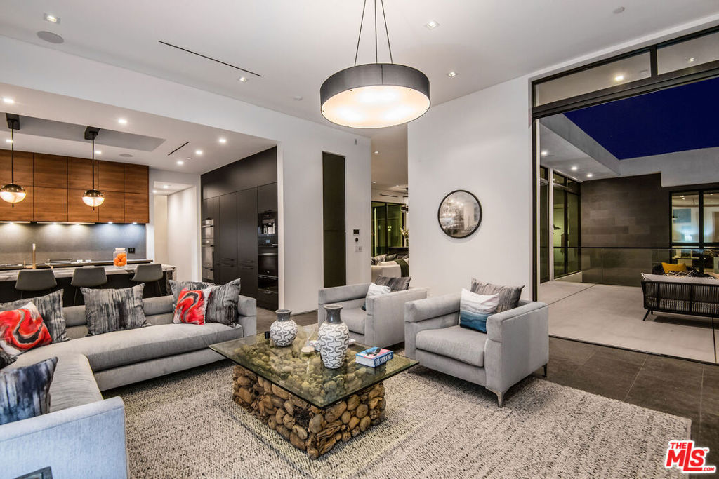1049 Loma Vista Drive