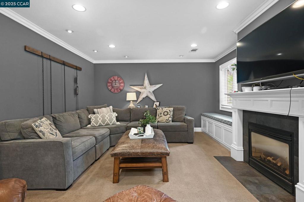 POETS CORNER - Residential