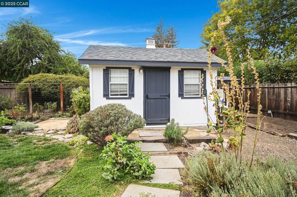 POETS CORNER - Residential