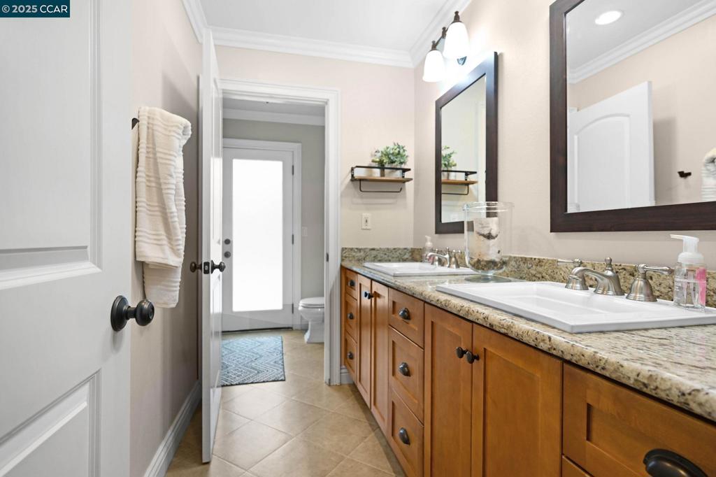 POETS CORNER - Residential
