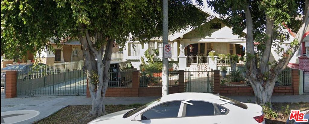 Nice duplex , close to transportation