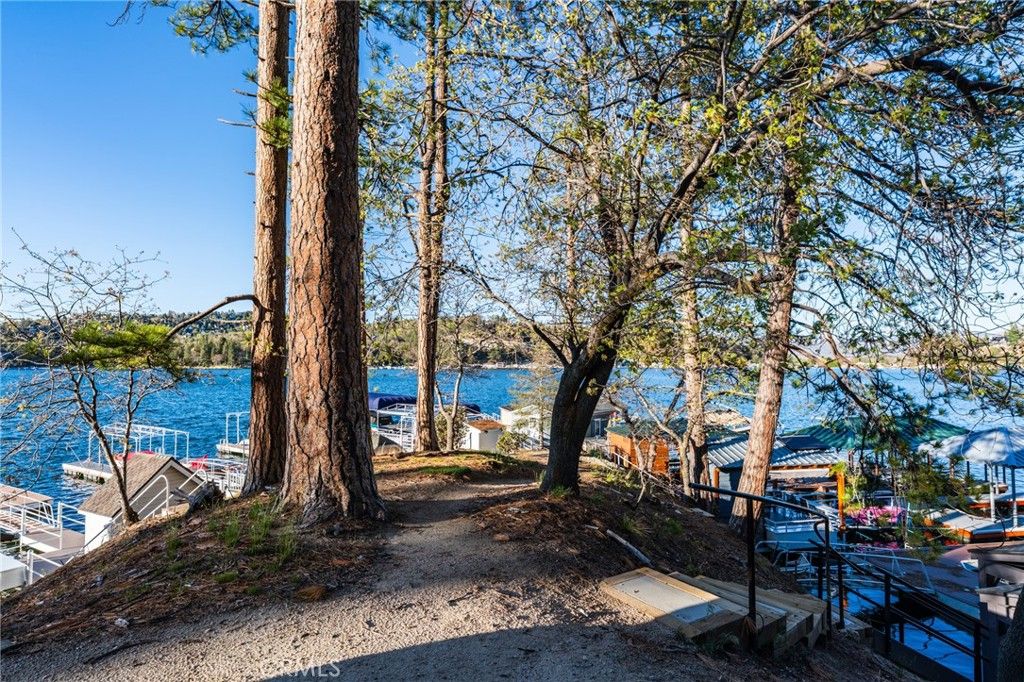 listing image 130722654788213397248