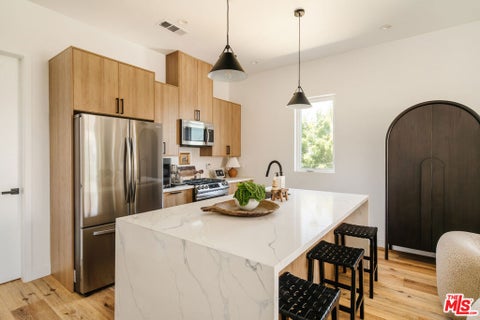 Photo of 4460 Maplewood Avenue #D, Los Angeles, CA 90004 (MLS # 26851519)