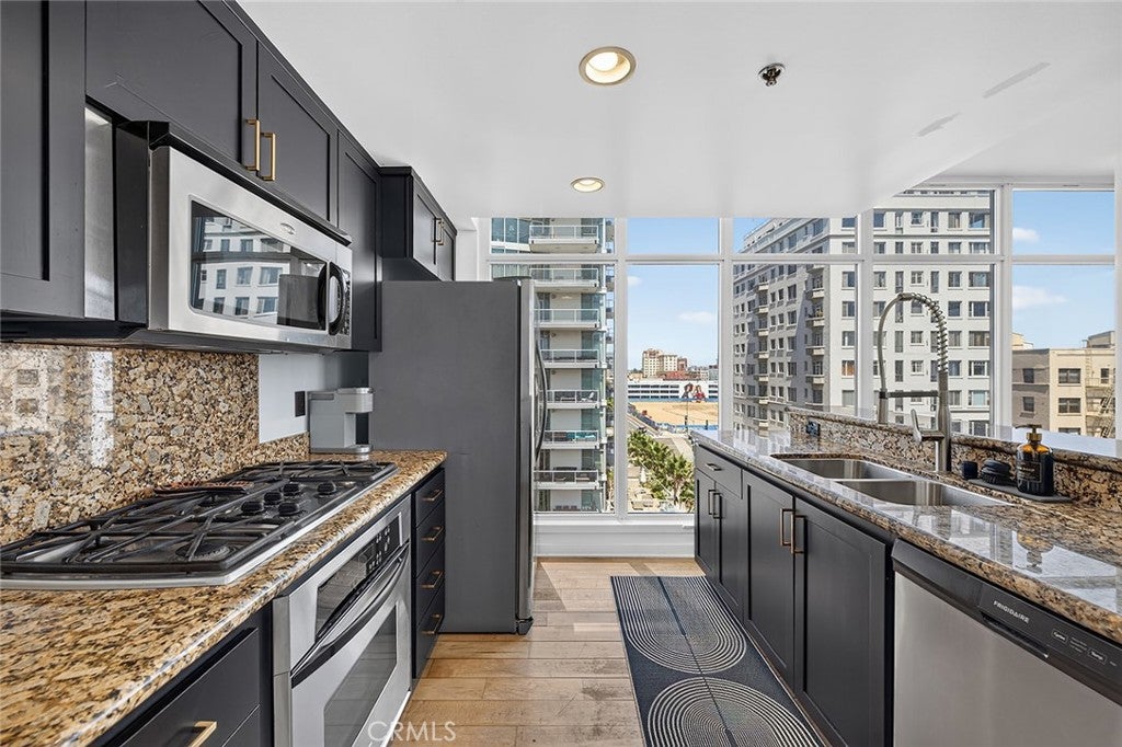 411 W Seaside 601