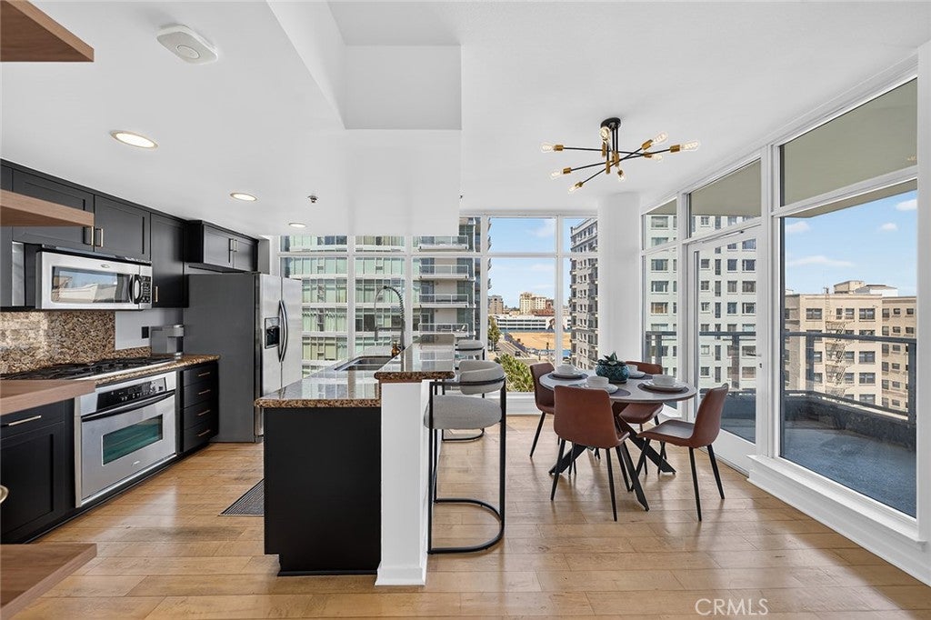 411 W Seaside 601