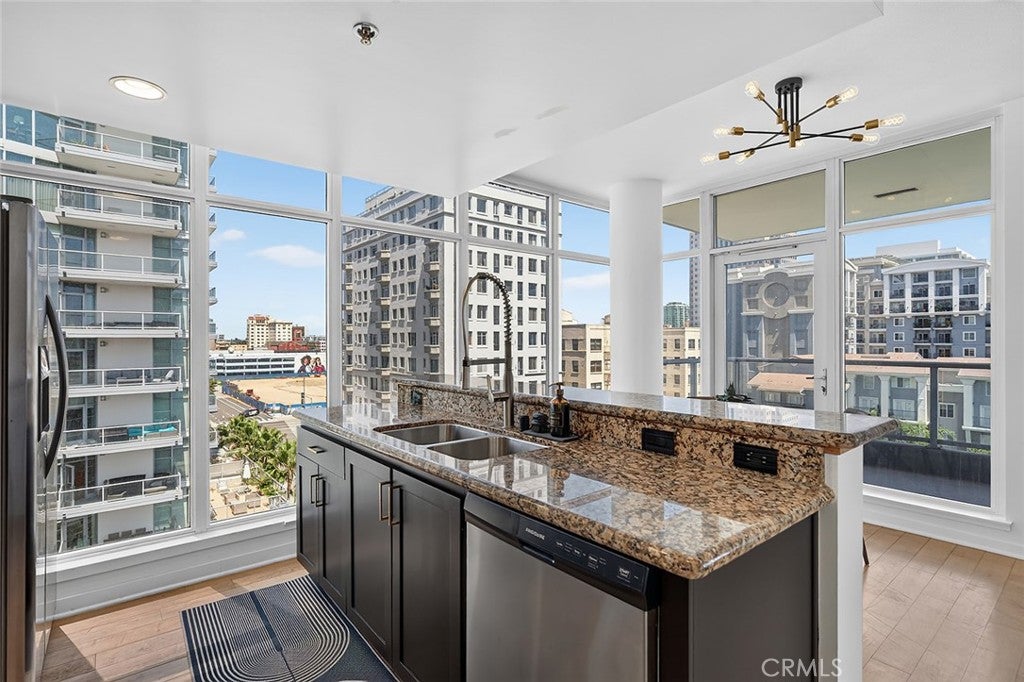 411 W Seaside 601