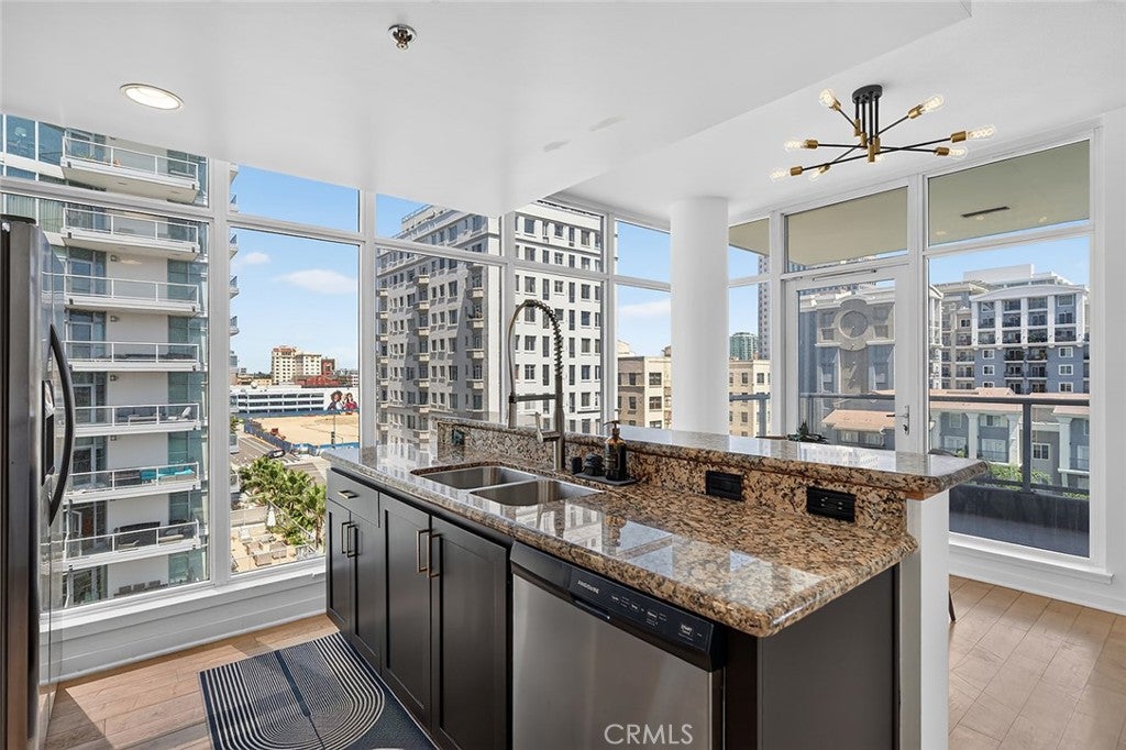 411 W Seaside 601