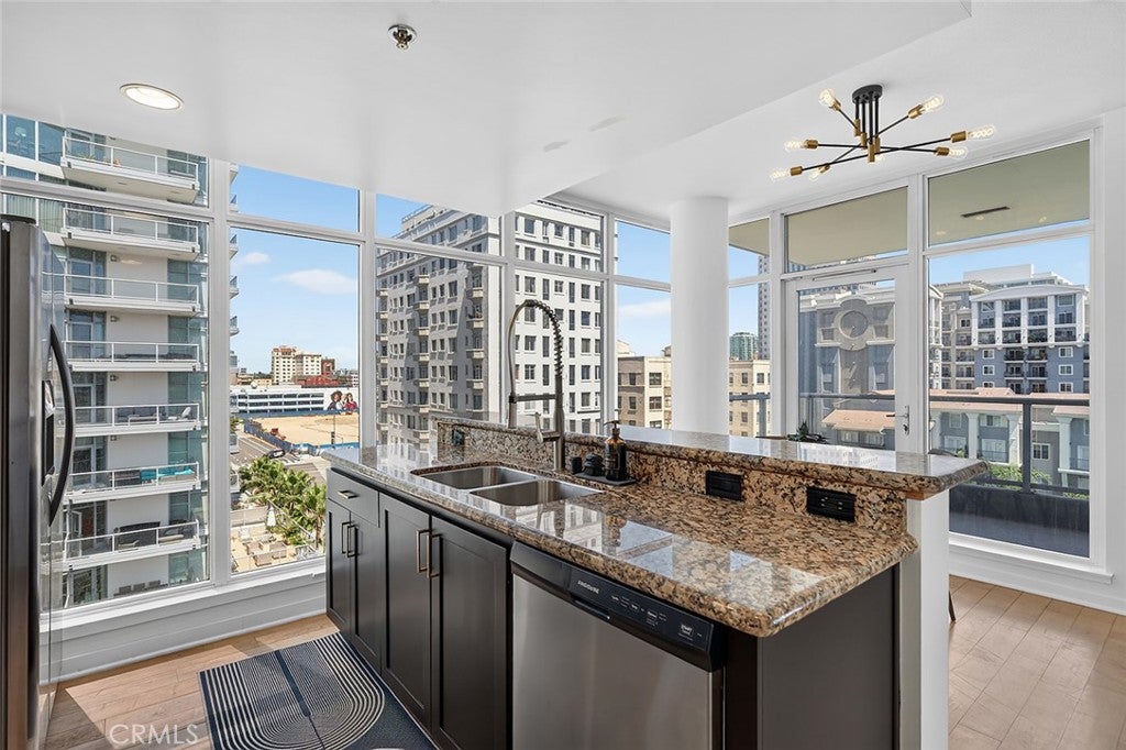 411 W Seaside 601