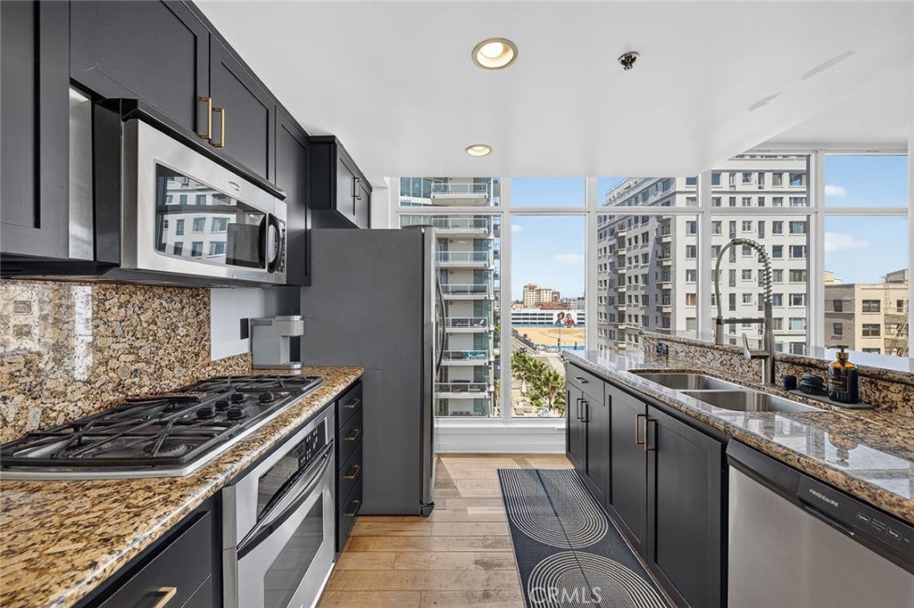 411 W Seaside 601