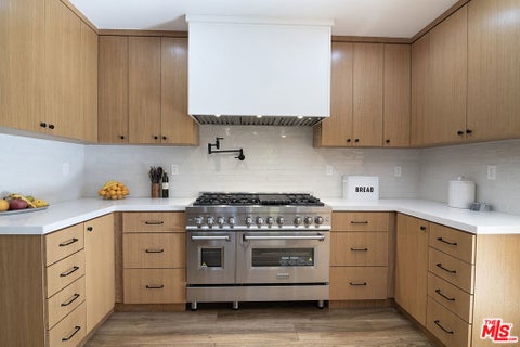 Photo of 13220 Erwin Street, Van Nuys, CA 91401 (MLS # 26863075)