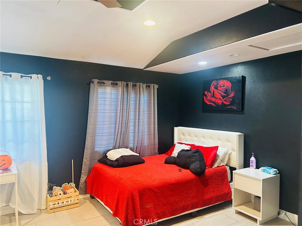 15224 Mariposa Avenue