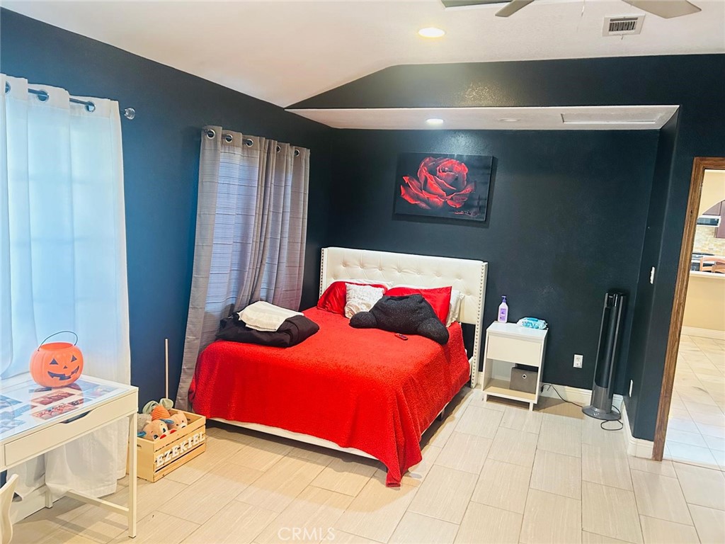 15224 Mariposa Avenue