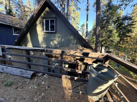 Photo of 22928 Laurel Ln, Crestline, CA 92325 (MLS # MC26032098)