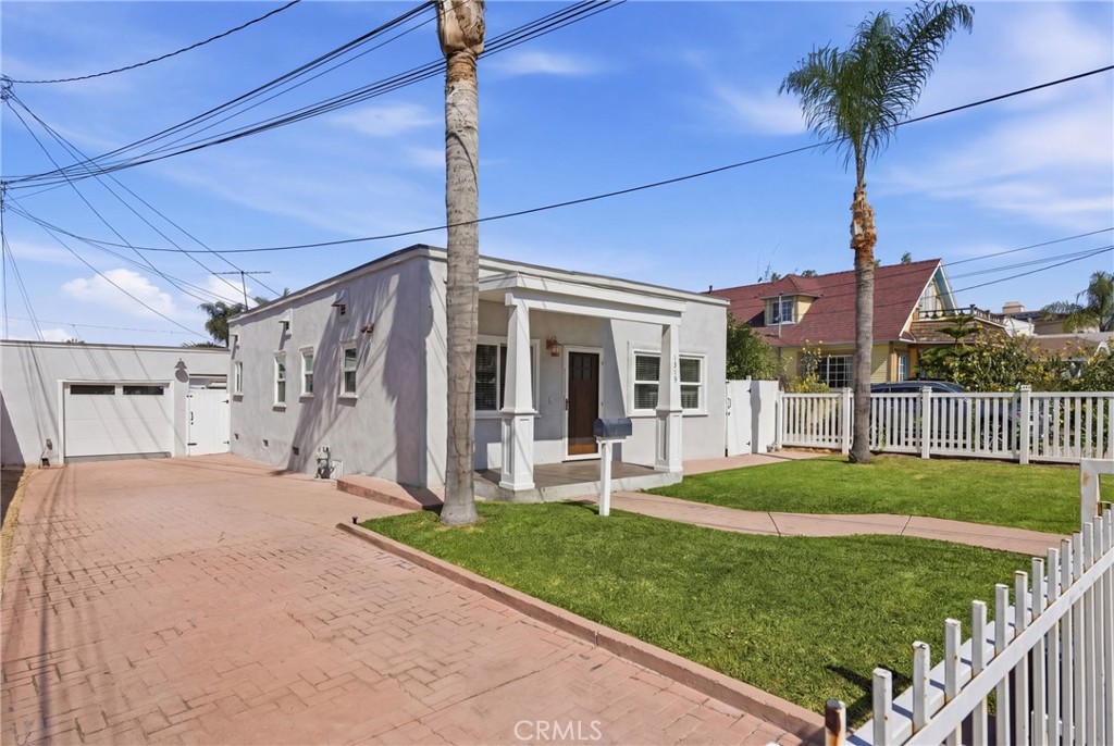 1519 Temple Avenue