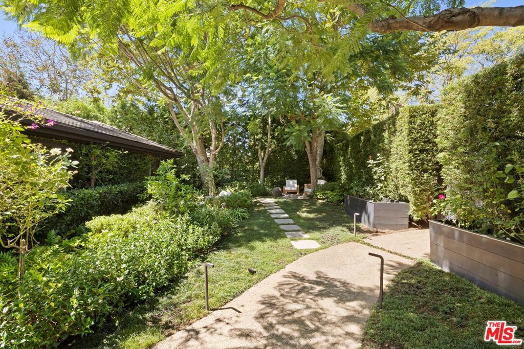 Photo of 13574 D'Este Drive, Pacific Palisades, CA 90272 (MLS # 26985227)