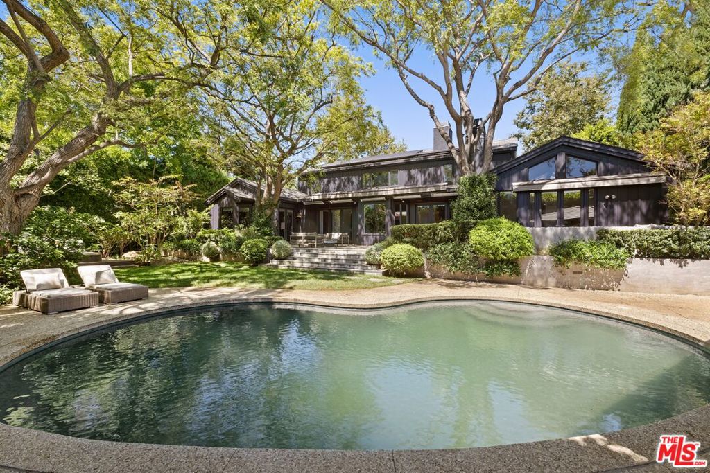 Photo of 13574 D'Este Drive, Pacific Palisades, CA 90272 (MLS # 26985227)