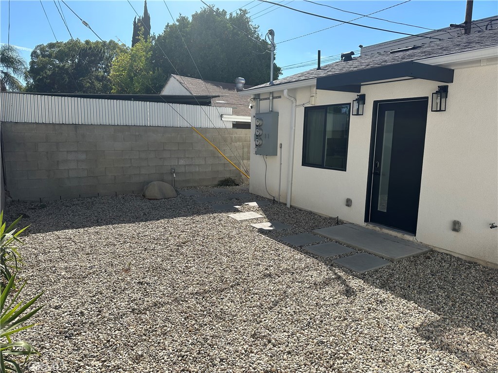 Charming 1-Bedroom ADU with an ample Private fenced Backyard in the Heart of Magnolia Park.
Welcome to this beautifully renovated 1-bedroom, 1-bathroom unit offering 590 sq. ft. of comfortable living space. Located in the desirable Magnolia Park neighborhood, this thoughtfully designed ADU features an open floor plan, central air, in-unit washer and dryer, and a dedicated parking space.
Enjoy the convenience of a prime location with the added bonus of your own private yard—perfect for relaxing, entertaining, or simply enjoying some outdoor space. Water and gas utilities are included, adding even more value to this already exceptional home.
Don’t miss the opportunity to live in one of Burbank’s most sought-after areas with the perfect blend of style, comfort, and location.
Please note: the property is offered unfurnished. Photos are for staging purposes only.
This home is one of three homes on a lot. All have a private yard space and each has their own entry.