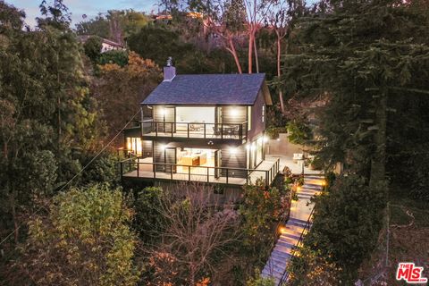 Photo of 14600 Round Valley Drive, Sherman Oaks, CA 91403 (MLS # 25592223)